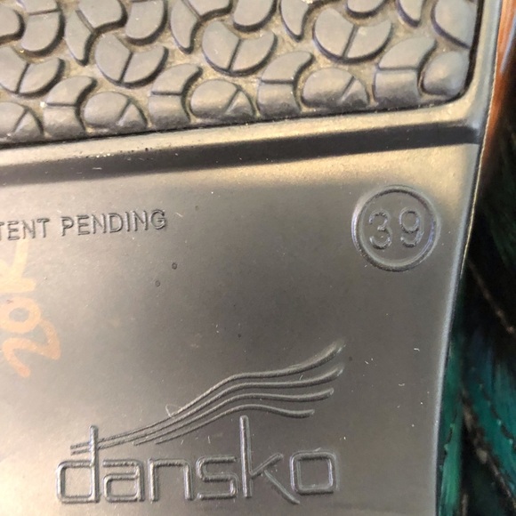 Dansko Black, Patent Leather Clogs, Size 39/8.5 - Picture 5 of 10